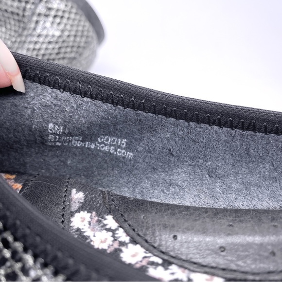 BORN Snakeskin Ballet Flats Black Silver Slip On Round Tie Comfort Shoes Size 8 - Picture 9 of 9